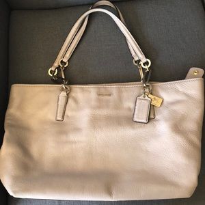 COACH  handbag/tote, leather, gently used